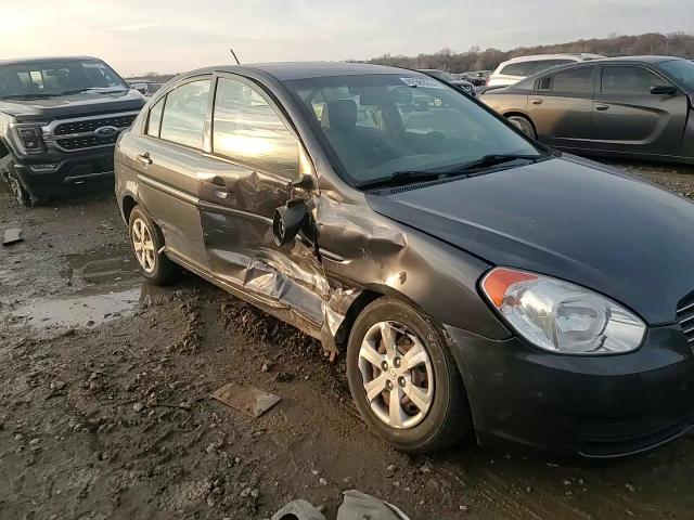 2010 Hyundai Accent - Image 11