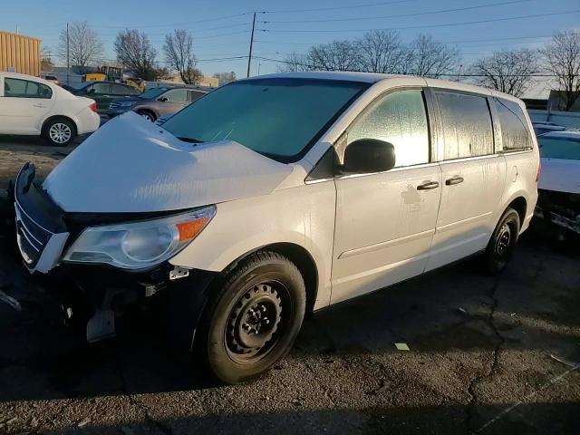 2012 Volkswagen Routan - Image 12