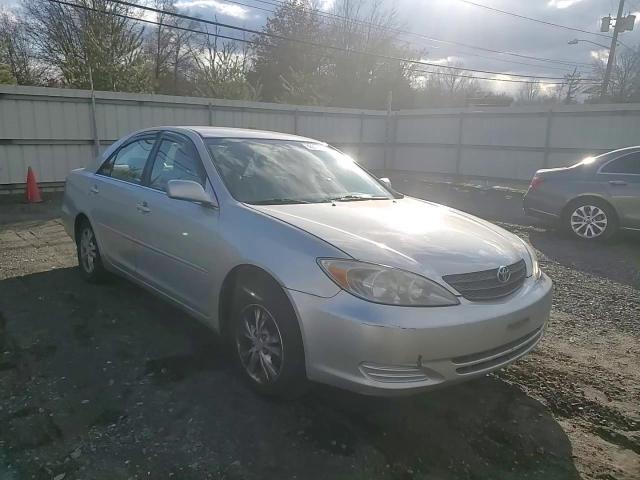 2004 Toyota Camry - Image 11