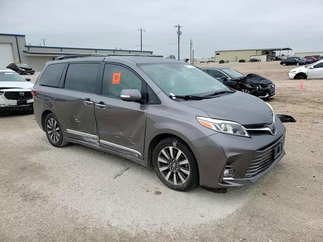 2019 Toyota Sienna - Image 12