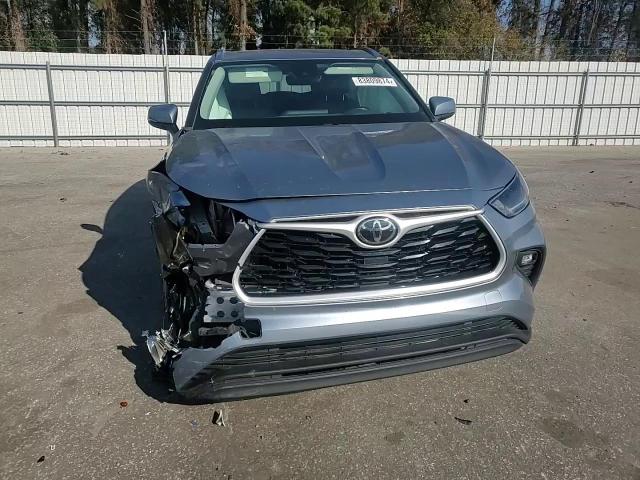 2021 Toyota Highlander - Image 12