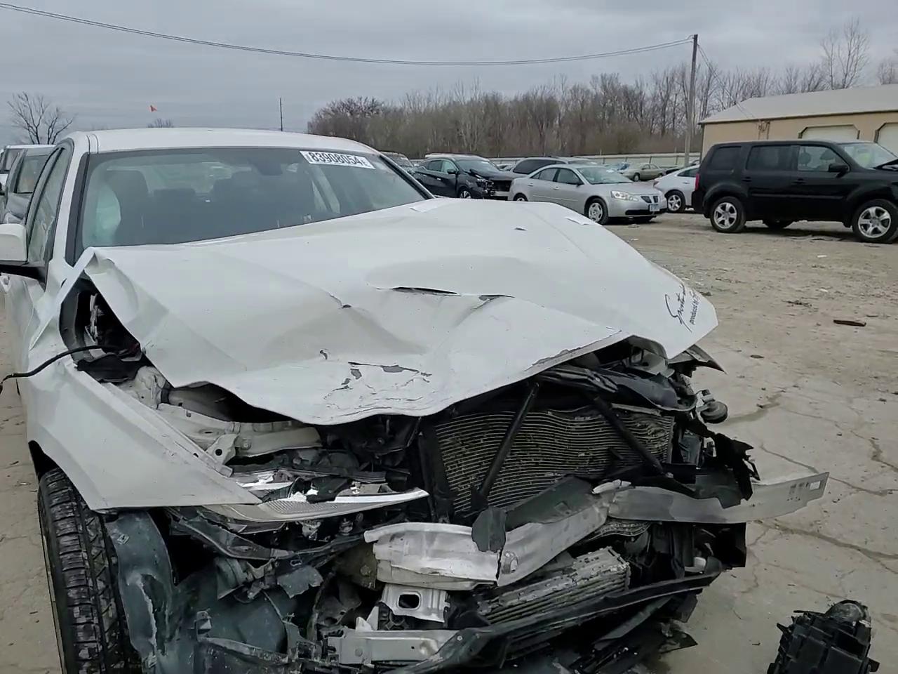 Фото: WBA8E5G5XGNU20555