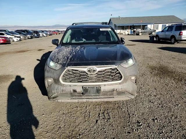 2021 Toyota Highlander - Image 12