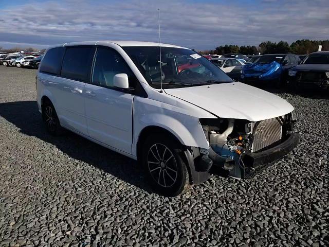 2015 Dodge Caravan - Image 12