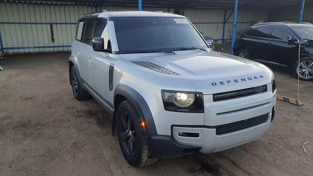 2020 Land Rover Defender - Image 12
