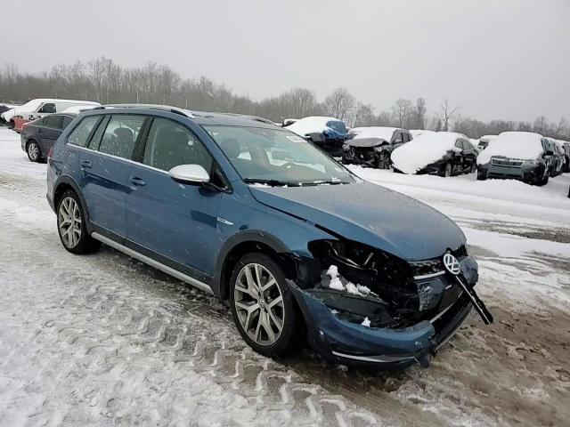 2019 Volkswagen Golf - Image 10