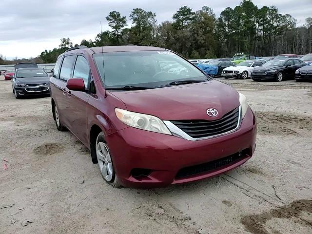 2012 Toyota Sienna - Image 13