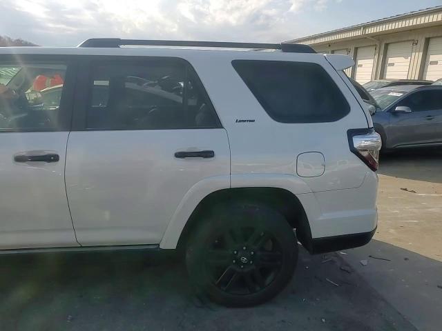 2020 Toyota 4Runner - Image 12