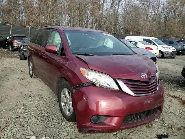 2017 Toyota Sienna - Image 11