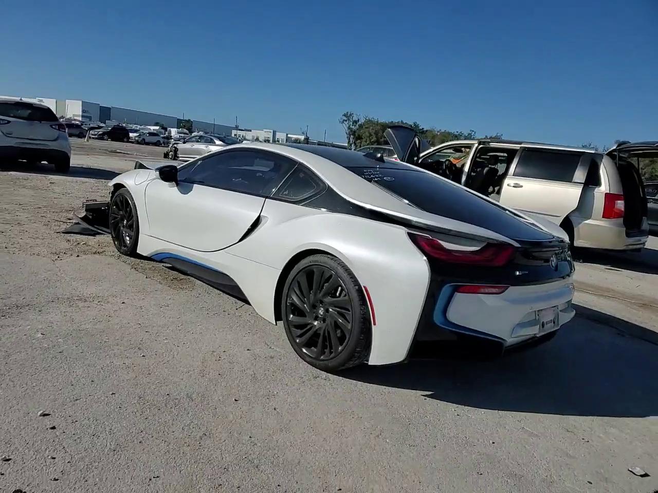 Фото: WBY2Z2C51GV675627