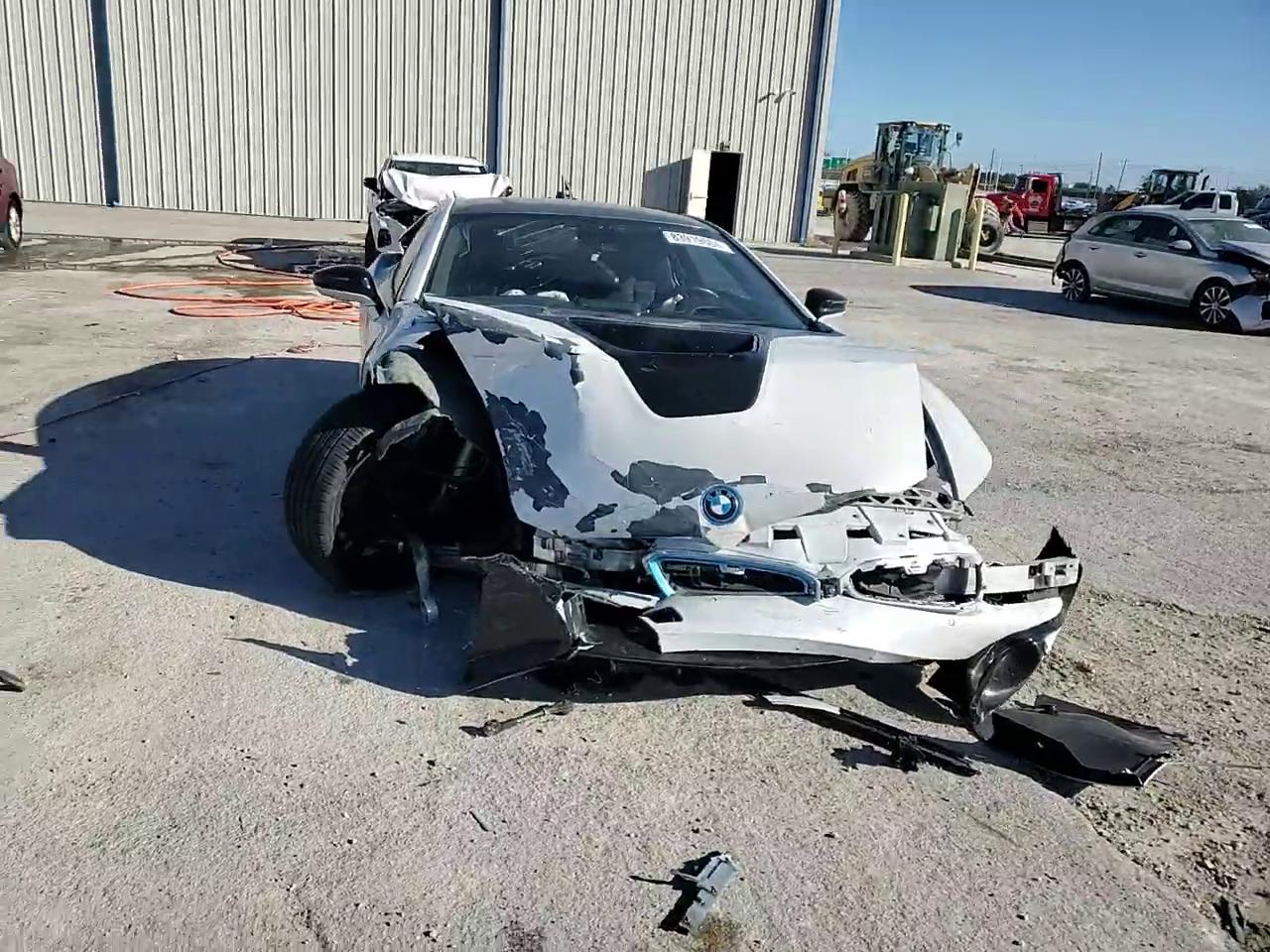 Фото: WBY2Z2C51GV675627