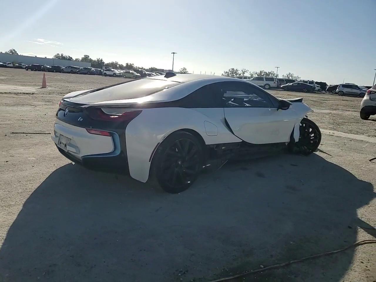 Фото: WBY2Z2C51GV675627