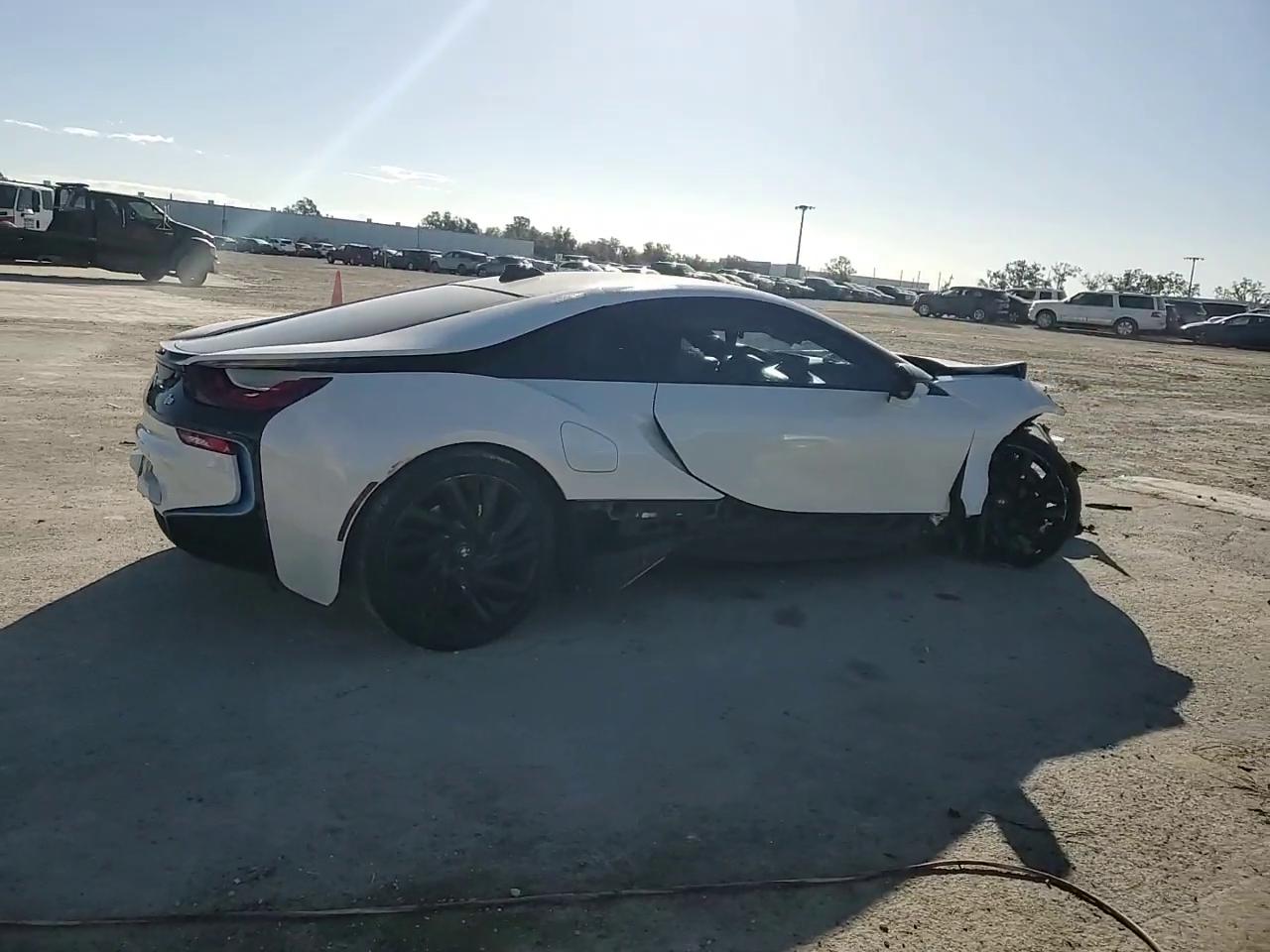 Фото: WBY2Z2C51GV675627