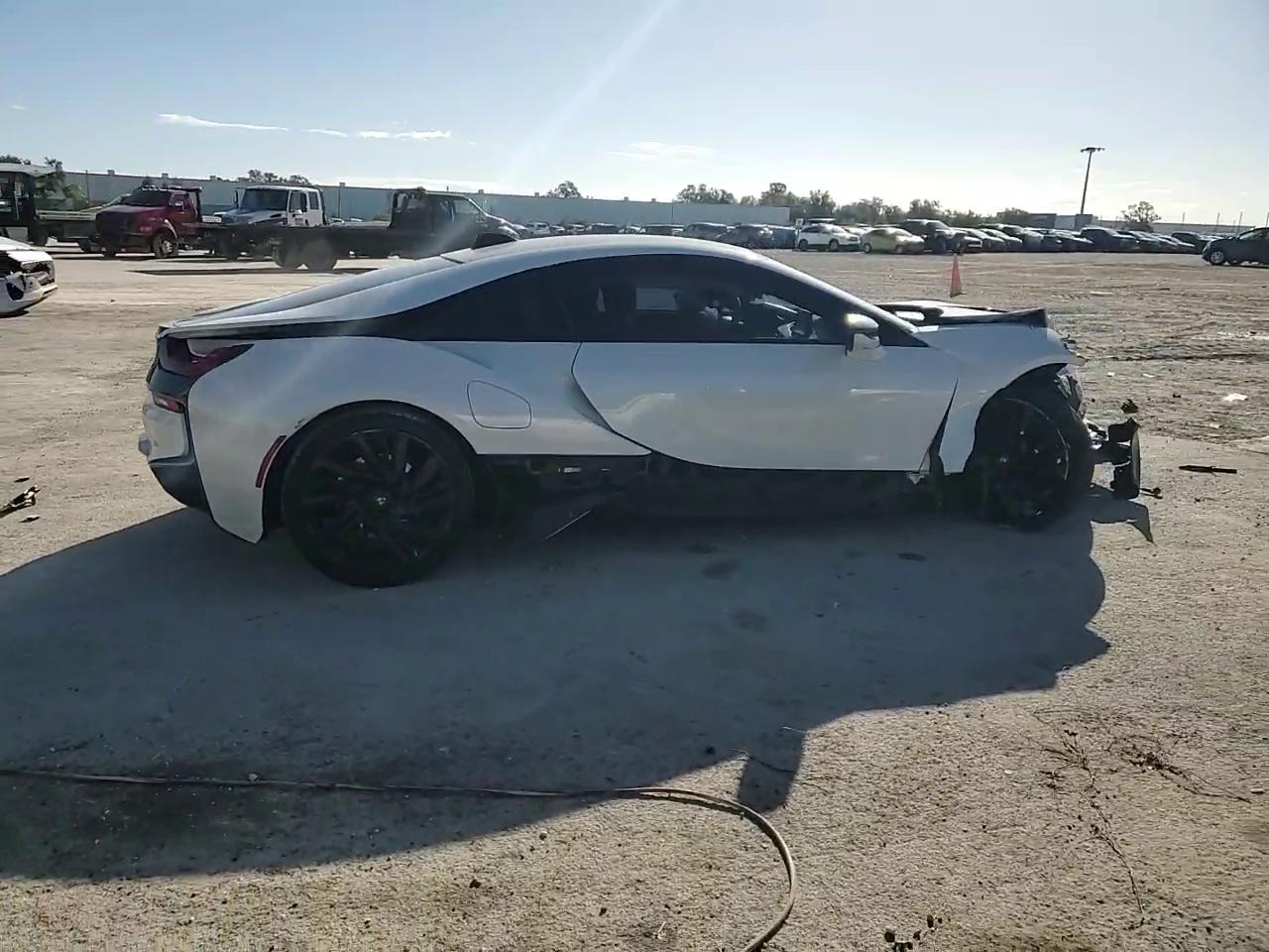 Фото: WBY2Z2C51GV675627