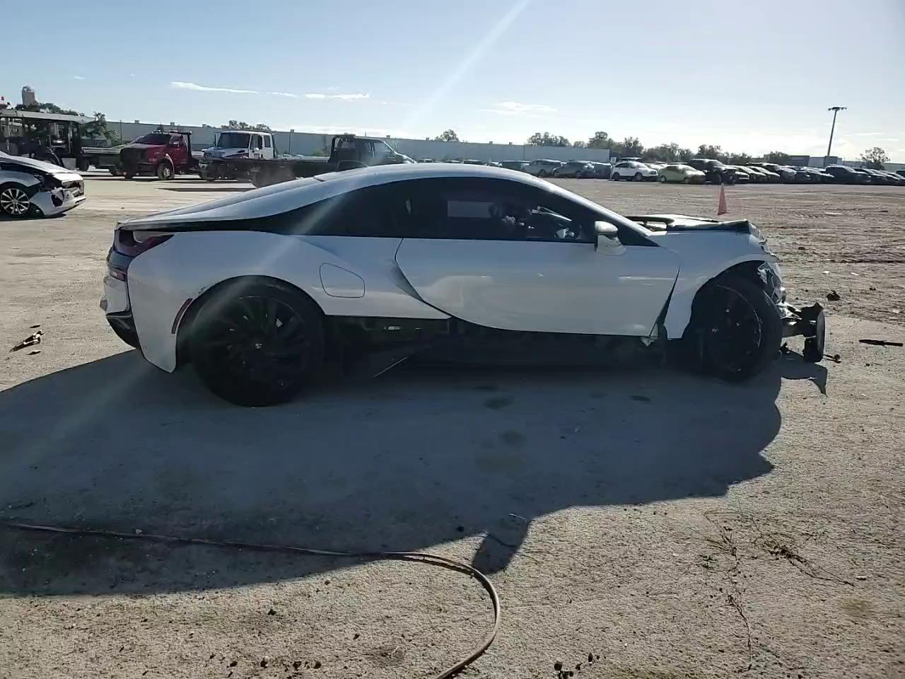 Фото: WBY2Z2C51GV675627