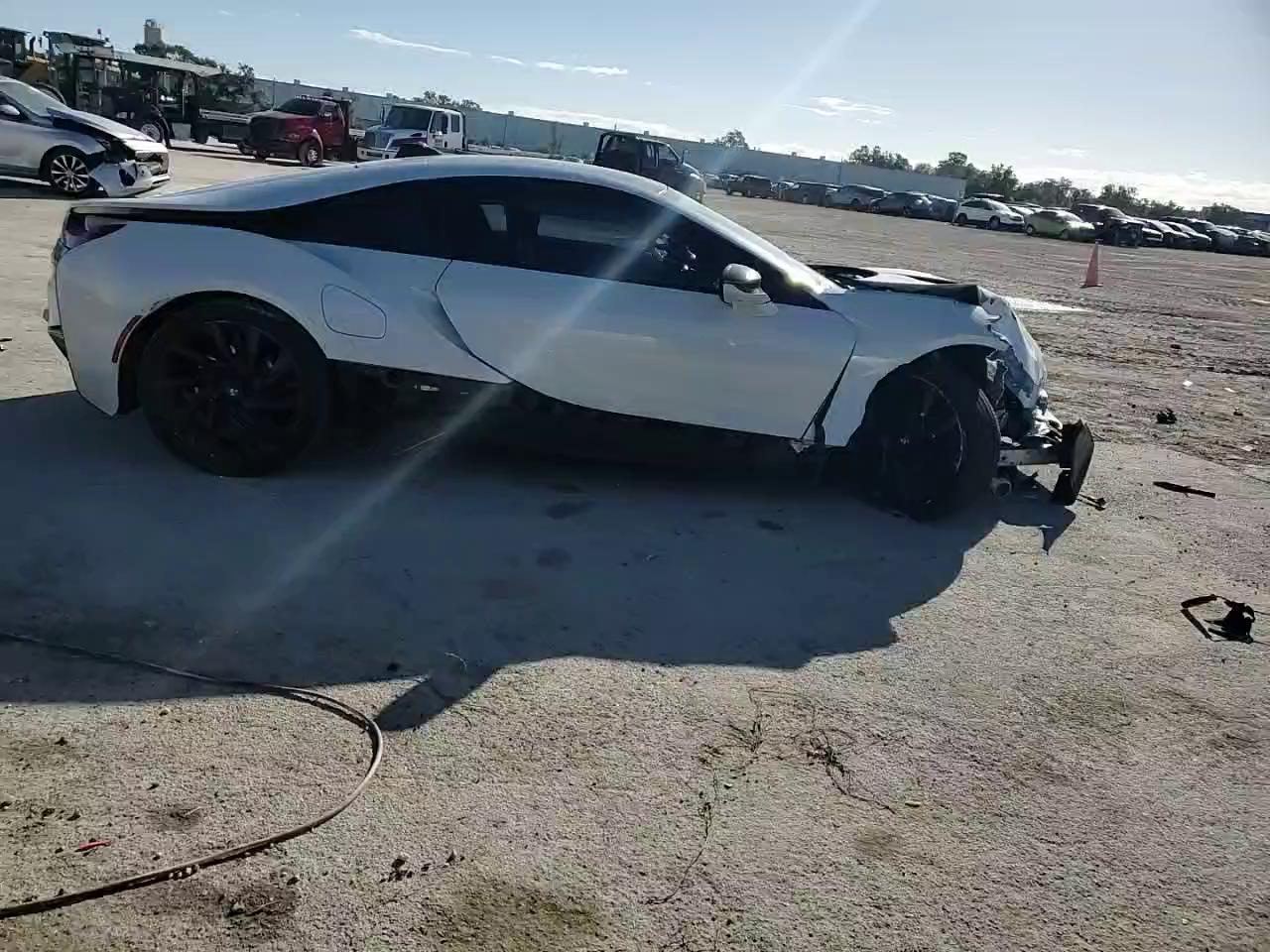 Фото: WBY2Z2C51GV675627