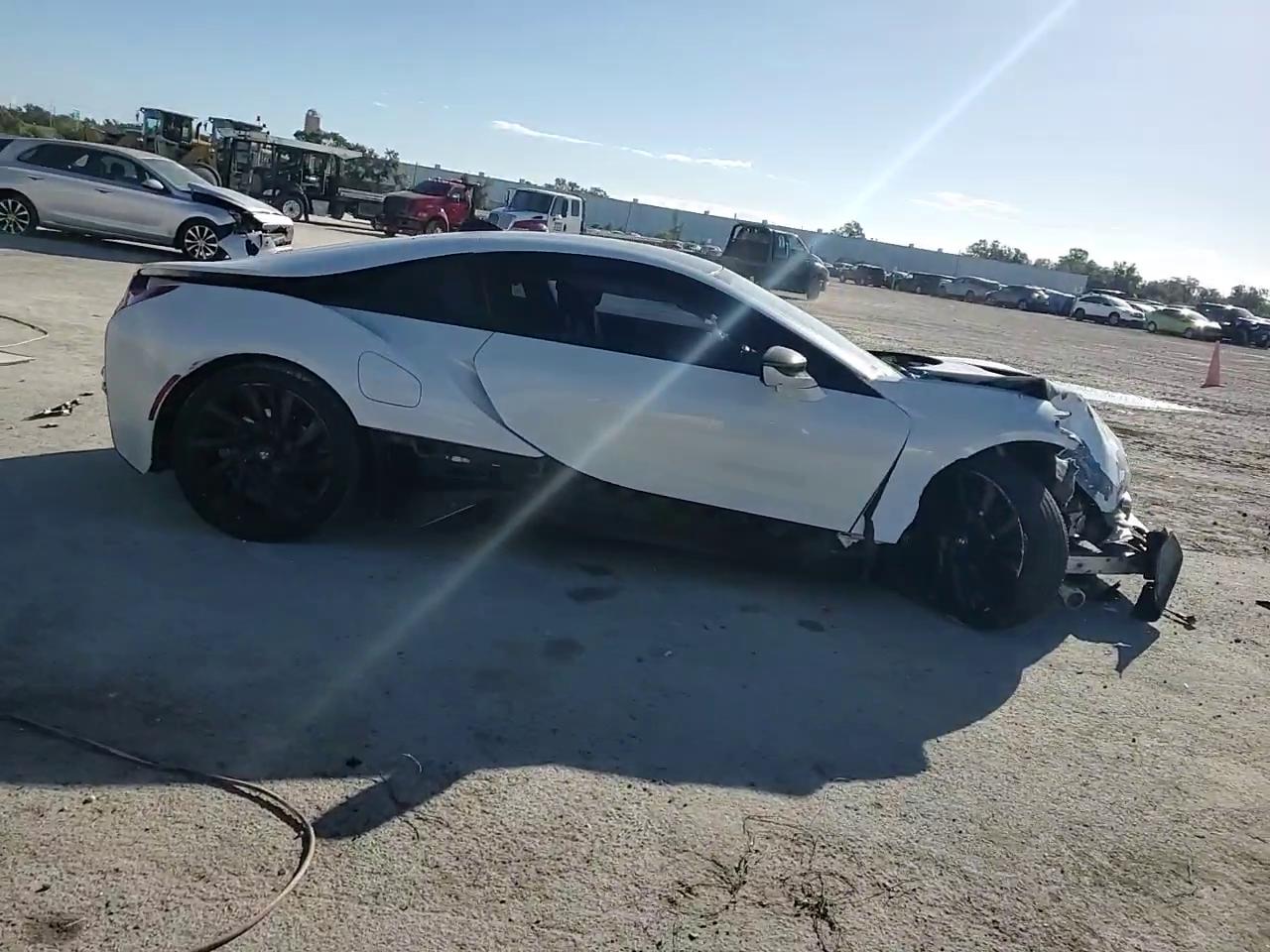 Фото: WBY2Z2C51GV675627