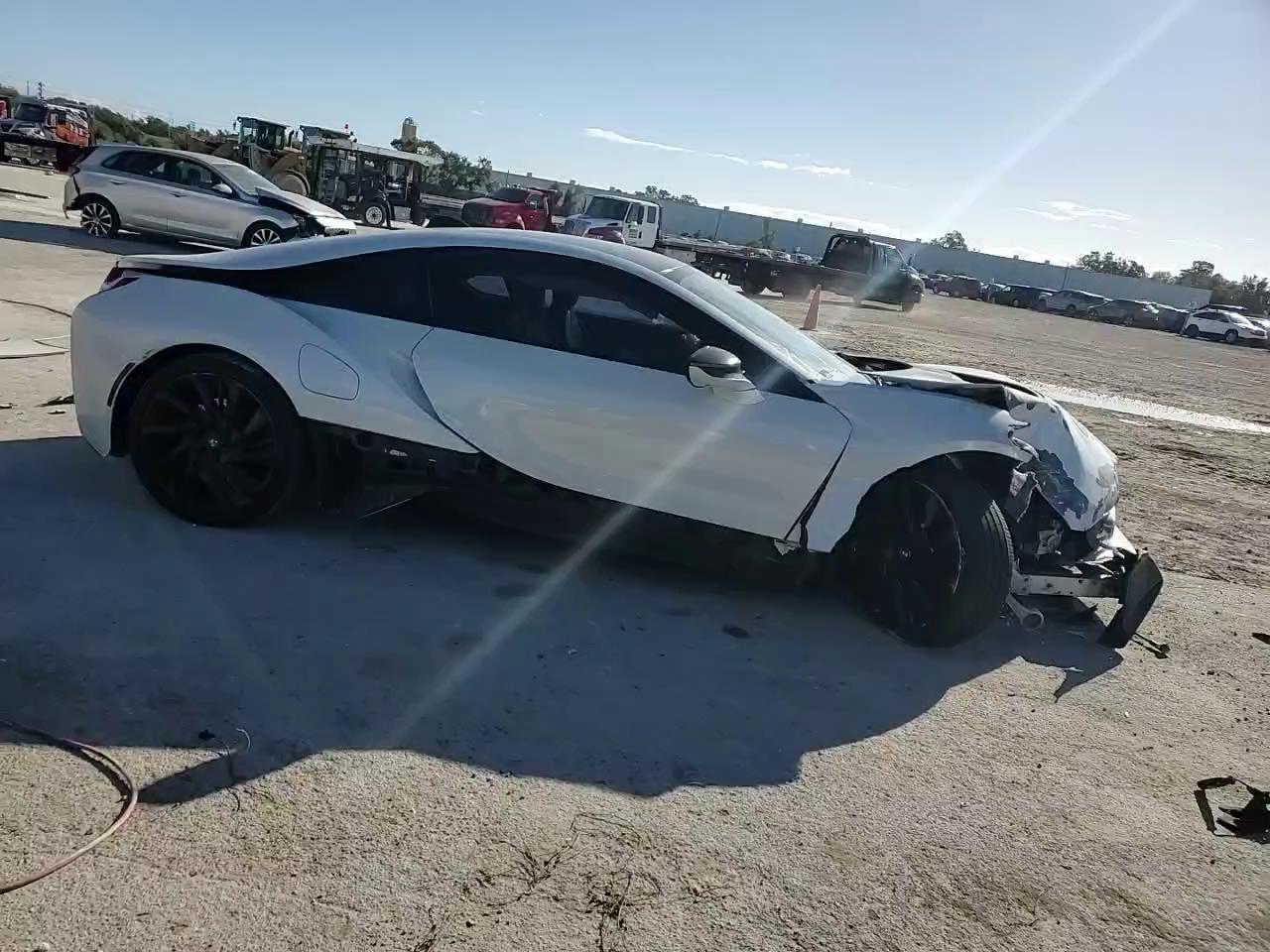 Фото: WBY2Z2C51GV675627