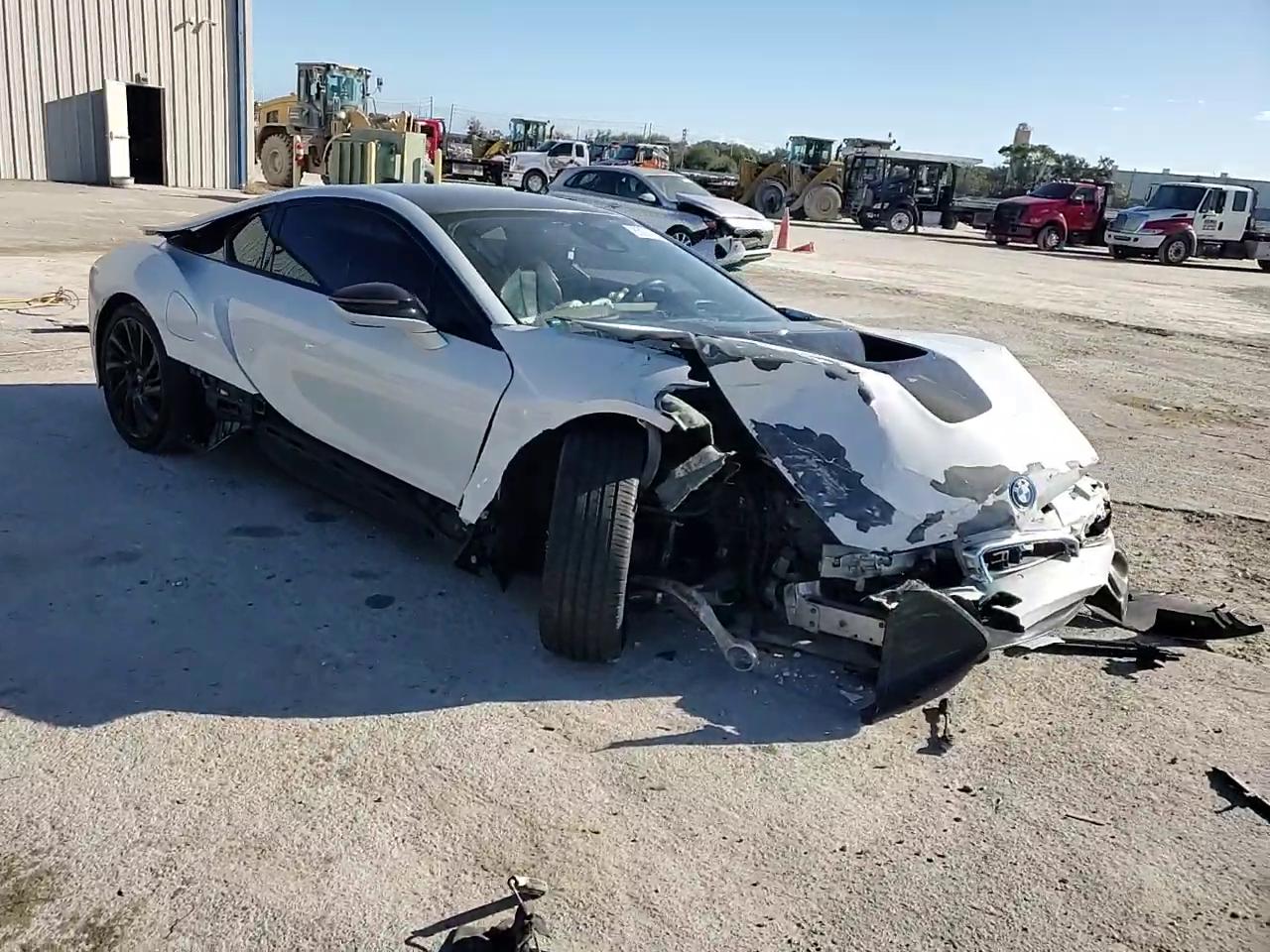 Фото: WBY2Z2C51GV675627