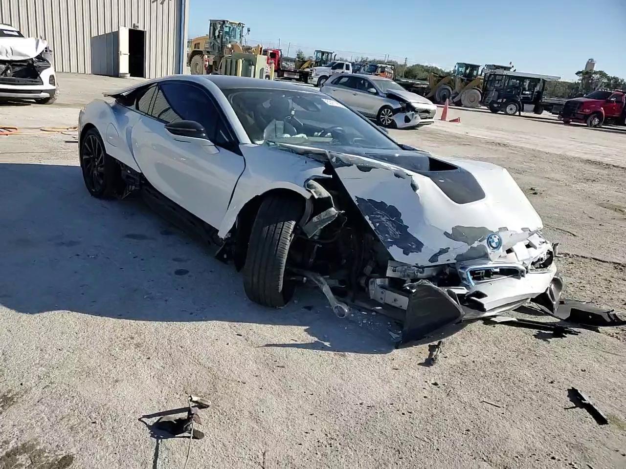 Фото: WBY2Z2C51GV675627