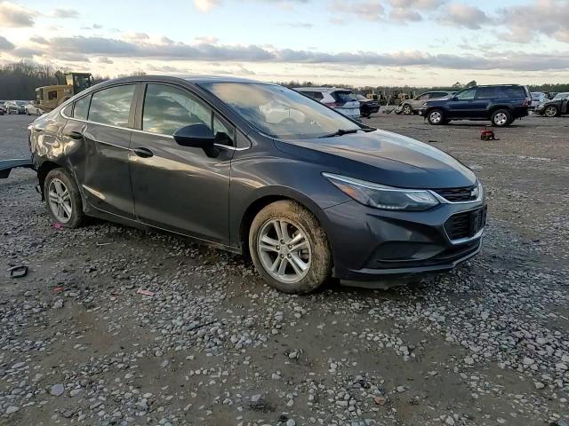 2017 Chevrolet Cruze - Image 10