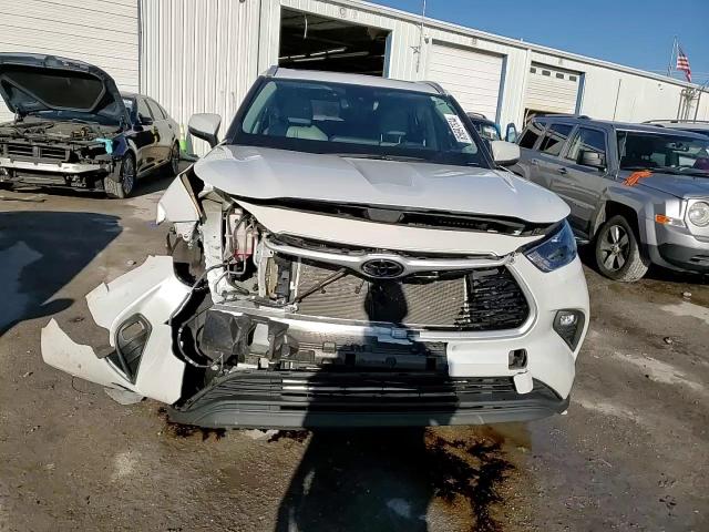 2022 Toyota Highlander - Image 14