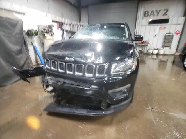 2018 Jeep Compass - Image 13