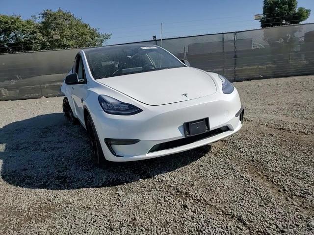 2022 Tesla Model Y VIN: 7SAYGDEE7NF576402 Lot: 84469024