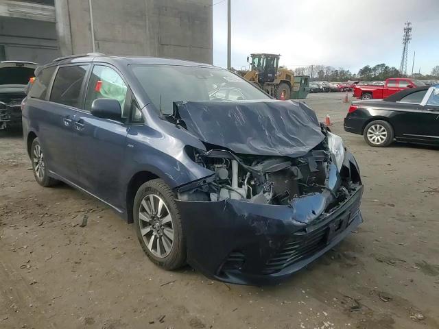 2019 Toyota Sienna - Image 12