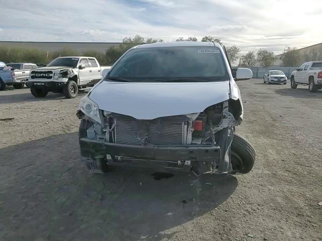 2018 Toyota Sienna - Image 15