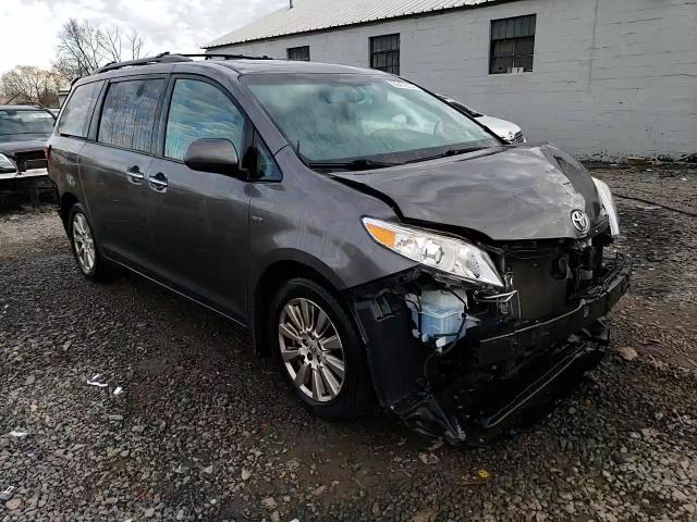 2017 Toyota Sienna - Image 15