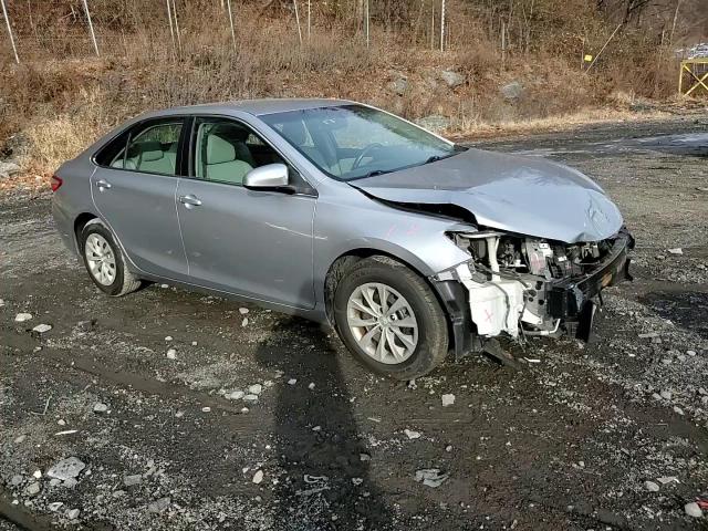 2015 Toyota Camry - Image 13