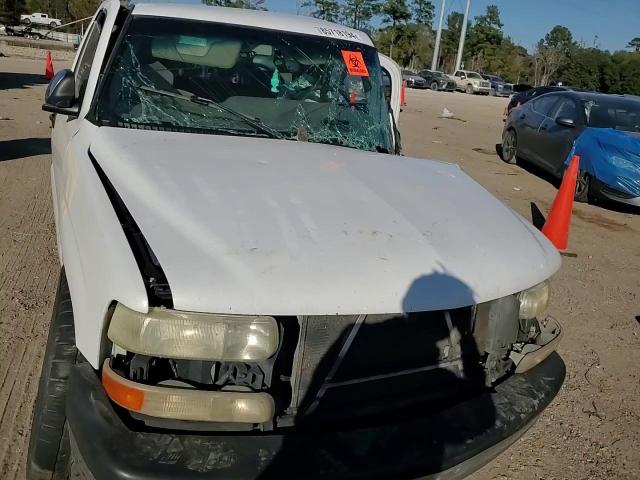 2000 Chevrolet Silverado - Image 11