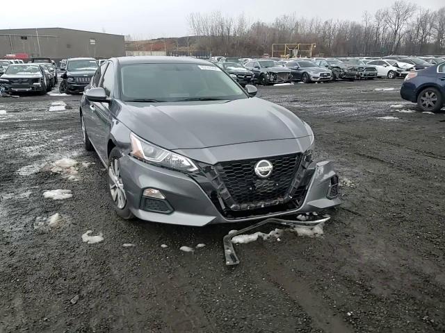 2019 Nissan Altima - Image 10
