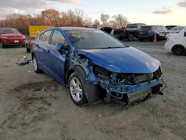 2018 Chevrolet Cruze - Image 11