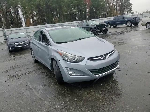 2016 Hyundai Elantra - Image 10