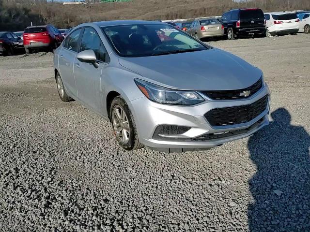 2018 Chevrolet Cruze - Image 13