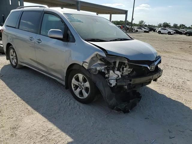 2018 Toyota Sienna - Image 12