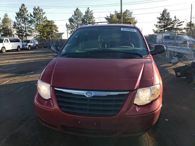 2005 Chrysler Town & Country Lx VIN: 2C4GP44R45R103056 Lot: 82658084