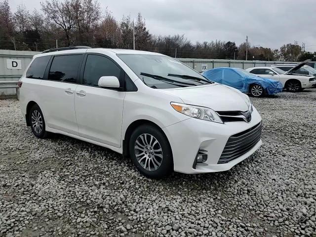 2018 Toyota Sienna - Image 12