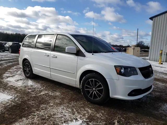 2015 Dodge Caravan - Image 11
