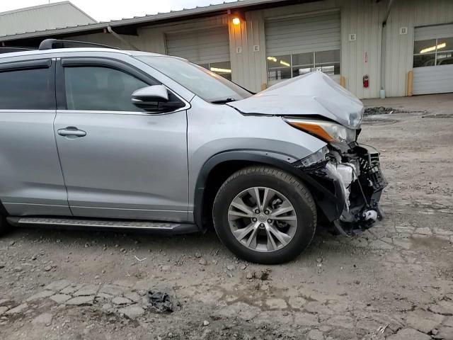 2015 Toyota Highlander - Image 12