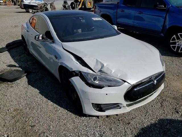 2015 Tesla Model S VIN: 5YJSA1E48FF109520 Lot: 83074964