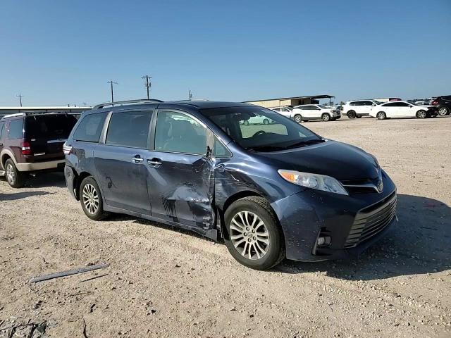 2019 Toyota Sienna - Image 12