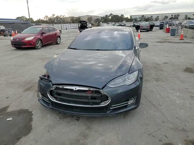 2015 Tesla Model S VIN: 5YJSA1E26FF105240 Lot: 86636944