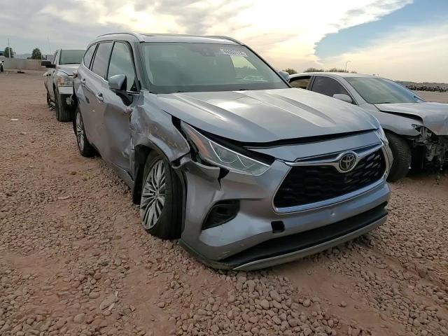 2020 Toyota Highlander - Image 12