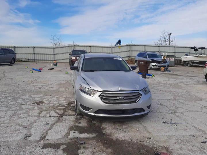 2015 Ford Taurus - Image 11