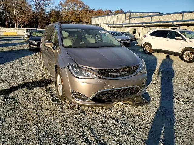 2017 Chrysler Pacifica - Image 11