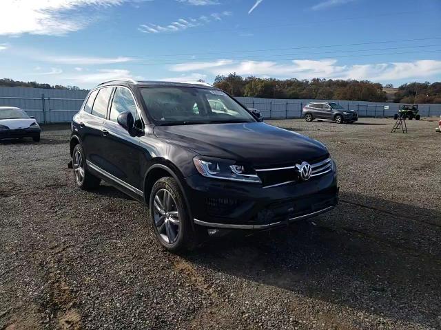 2015 Volkswagen Touareg - Image 12