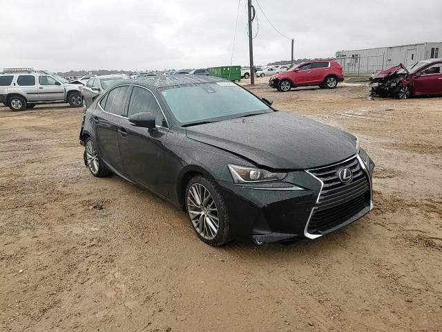 2017 Lexus IS - Image 11